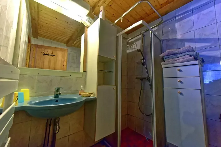 salle de bain chambre 3 personnes Chalet à l'Orée du boiwebp